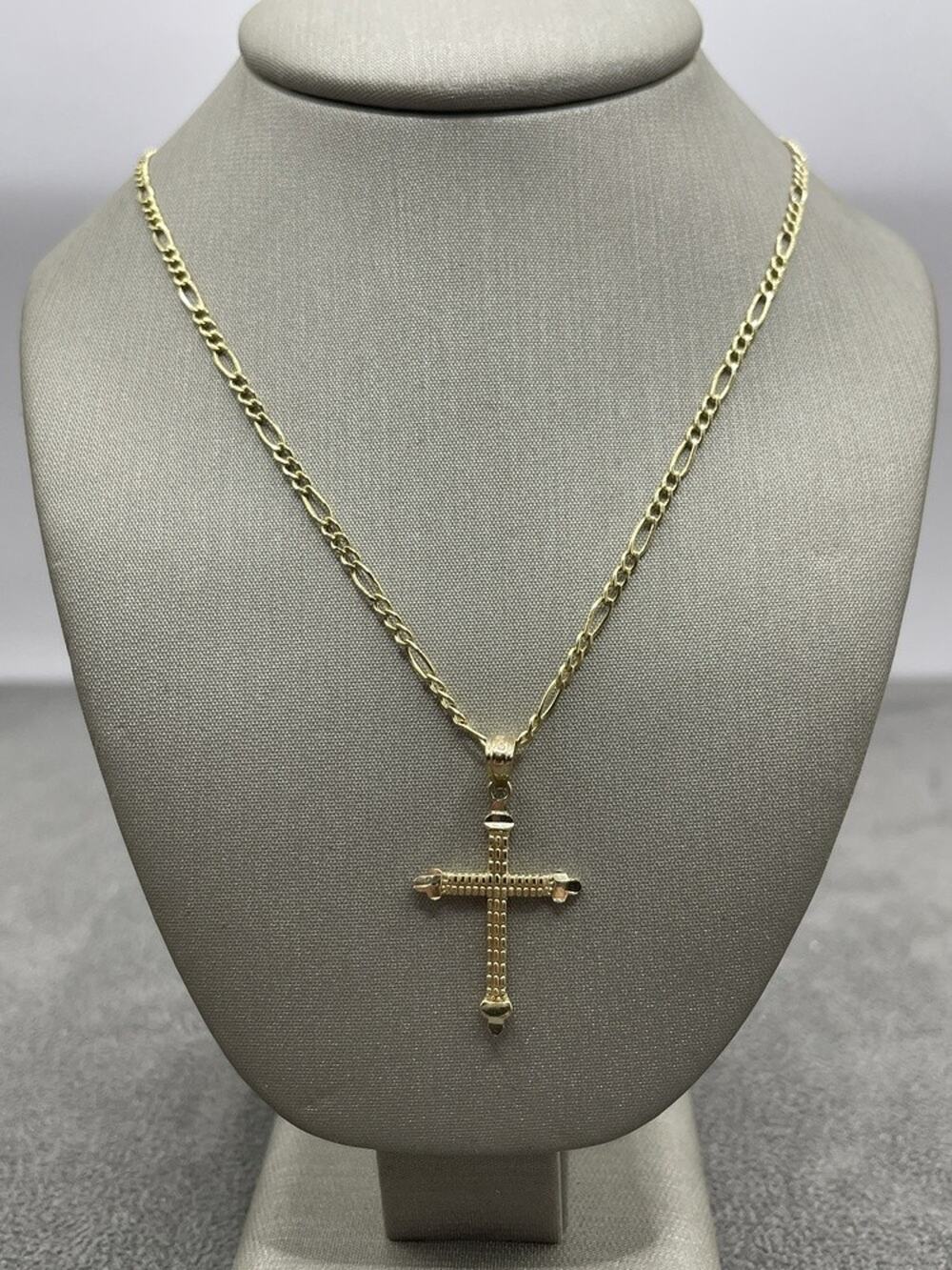 14K Yellow Gold Figaro Chain w/ Etched Cross Pendant (24668)